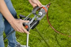 Groen Flow -Groen Flow 900981101 2 GARDENA20SPROEIERSTATIEF2050CM